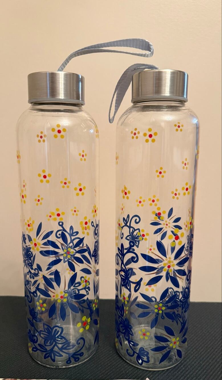 NEW Temp-tations by Tara blue floral 20oz travel glass water bottle. 2 Pack